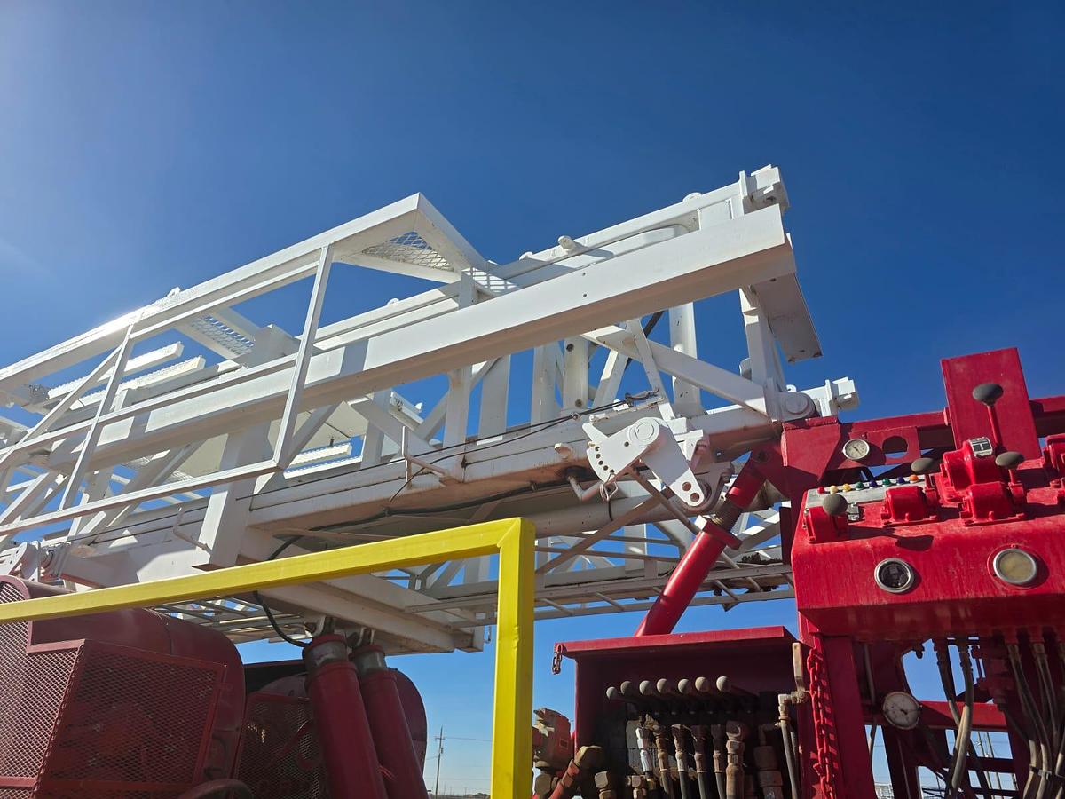 Used 2005 Crown 600 Workover Rig