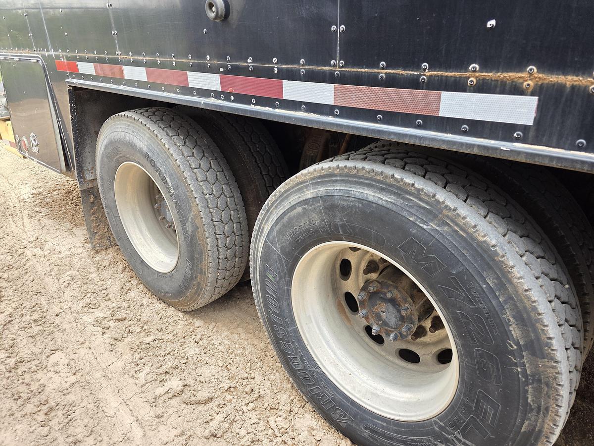 Used 2010 Peterbilt 340 Wireline Truck