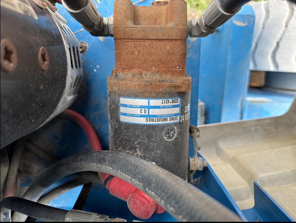 Used 2000 Genie Industries Z-30/20N