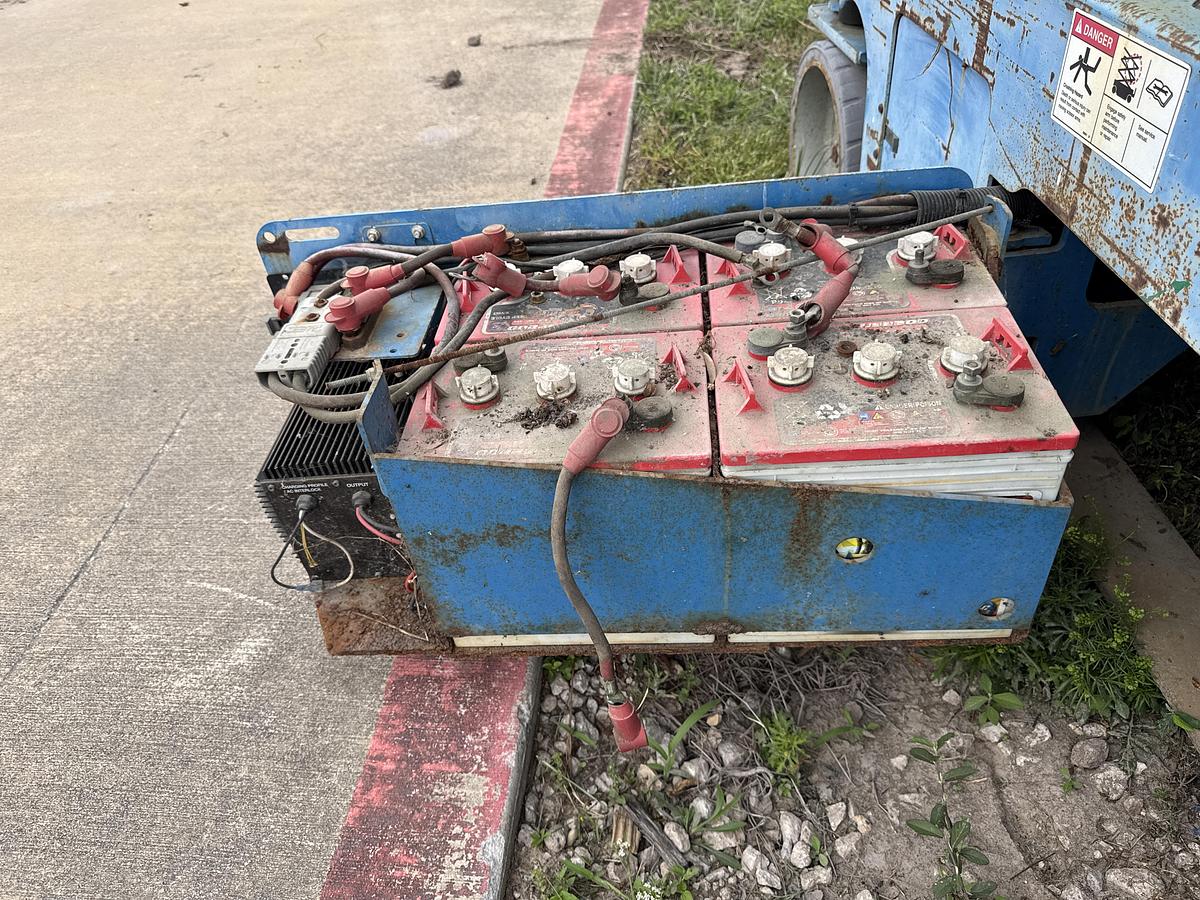 Used 2000 Genie Industries GS-3246