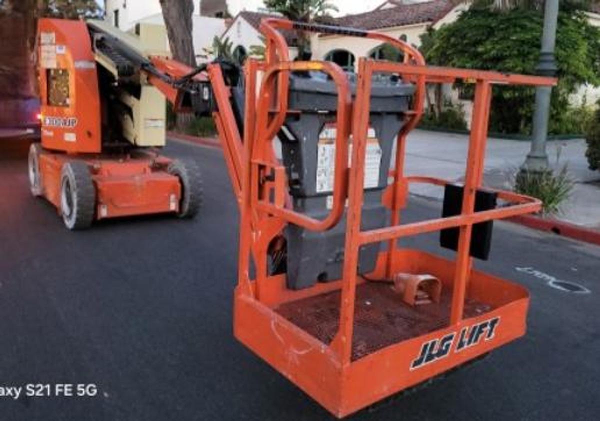 Used JLG Electric 30ft boom