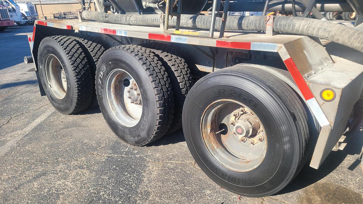 Used 2004 International Paystary Bulk Truck