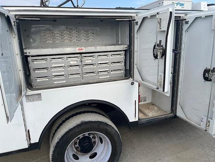 Used Ford F-550 service truck