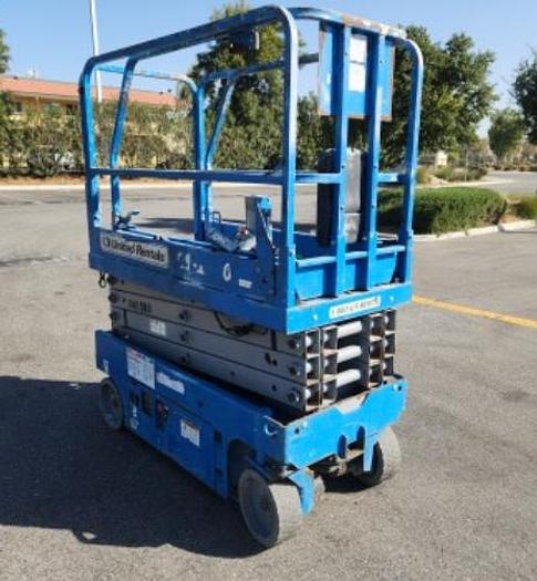 Used SCISSOR LIFT 19FT