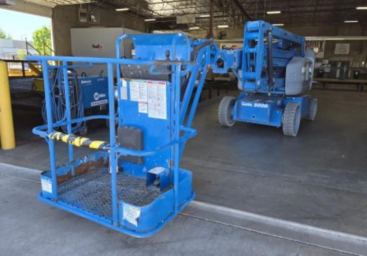 Used 2016 Genie 40ft Articulating Electric boom