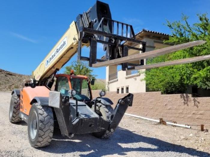 Used Reach lift 12,000 Lbs