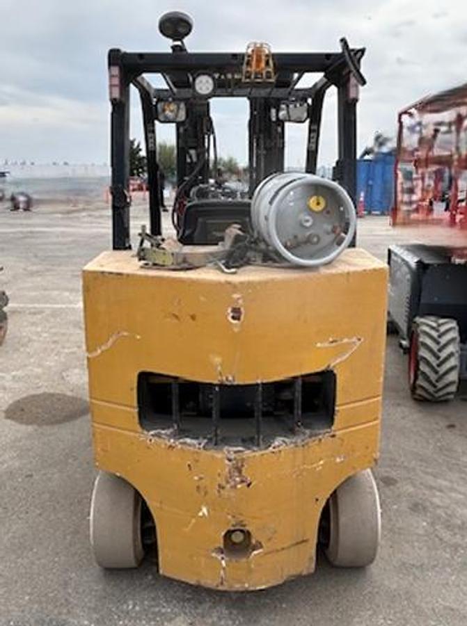 Used Toyota 8,000 Lbs warehouse forklift