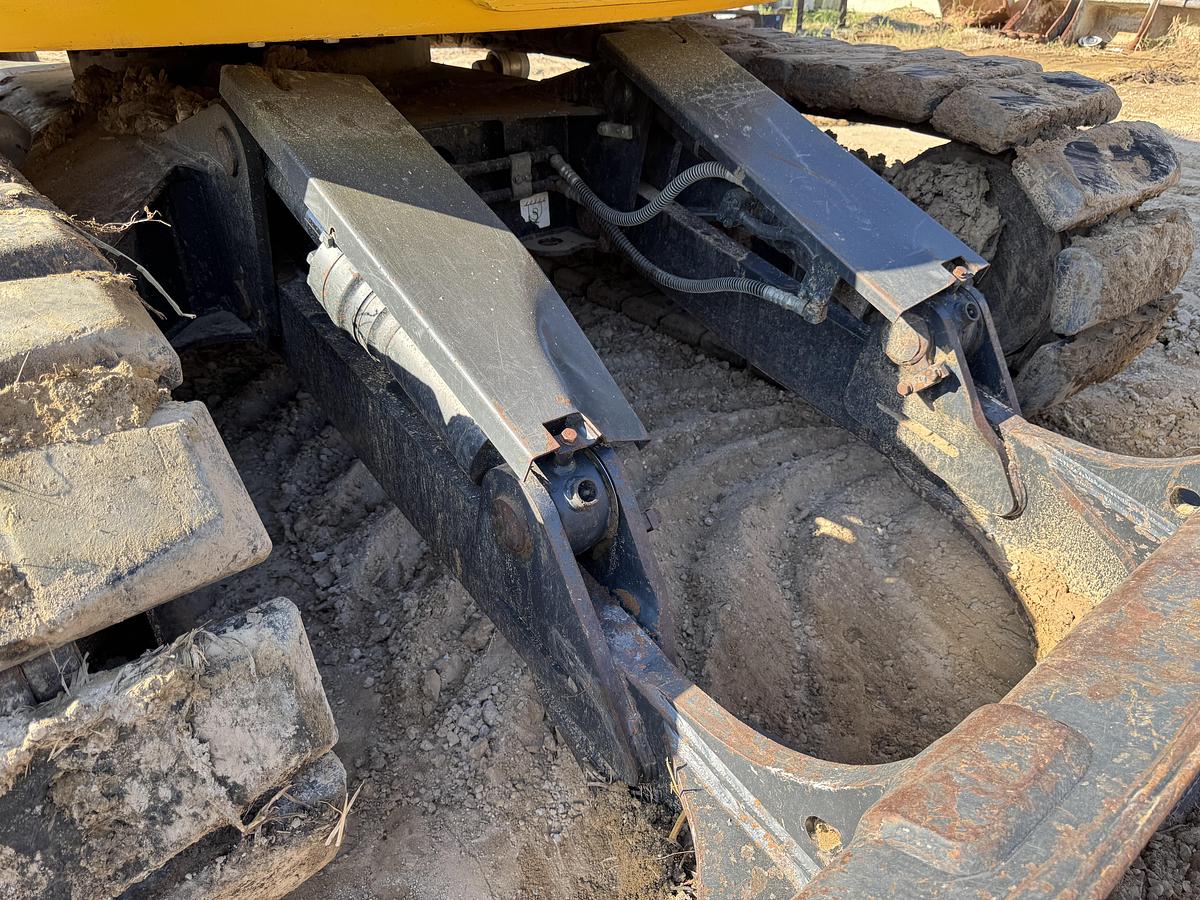 Used 2022 KOMATSU PC138-11