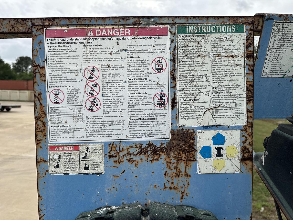 Used 2000 Genie Industries GS-3246