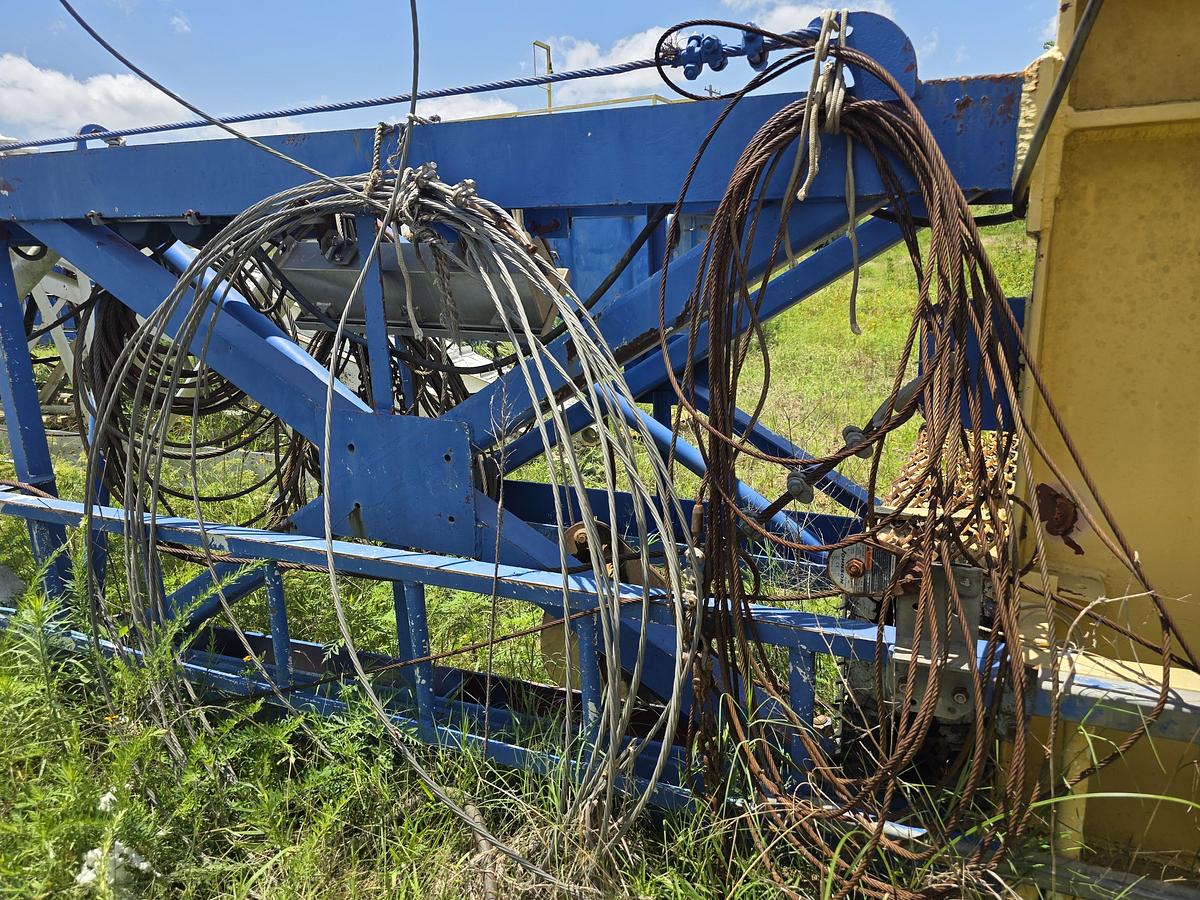 Used Skytop Brewster N-46 900 HP Drilling Rig