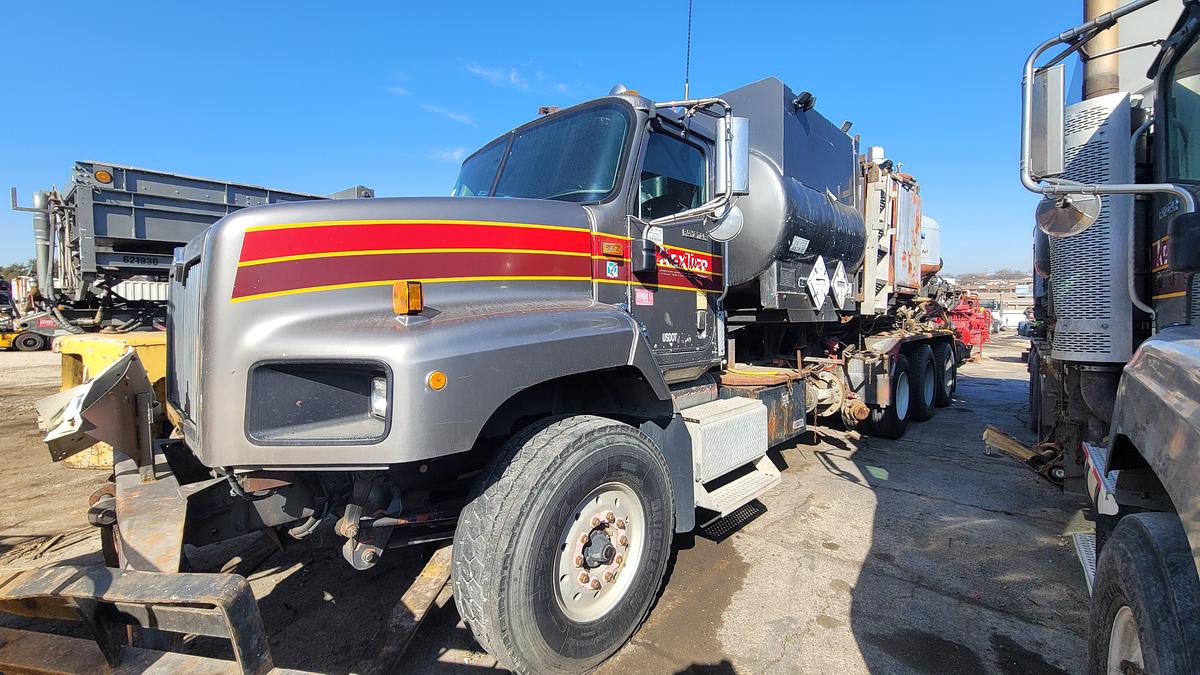Used 2008 International Cement Pumper