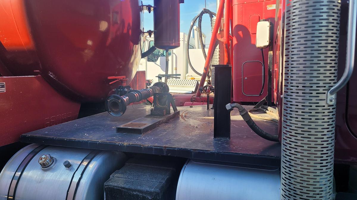 Used 2013 Mack Granite GU813 Vacuum Truck