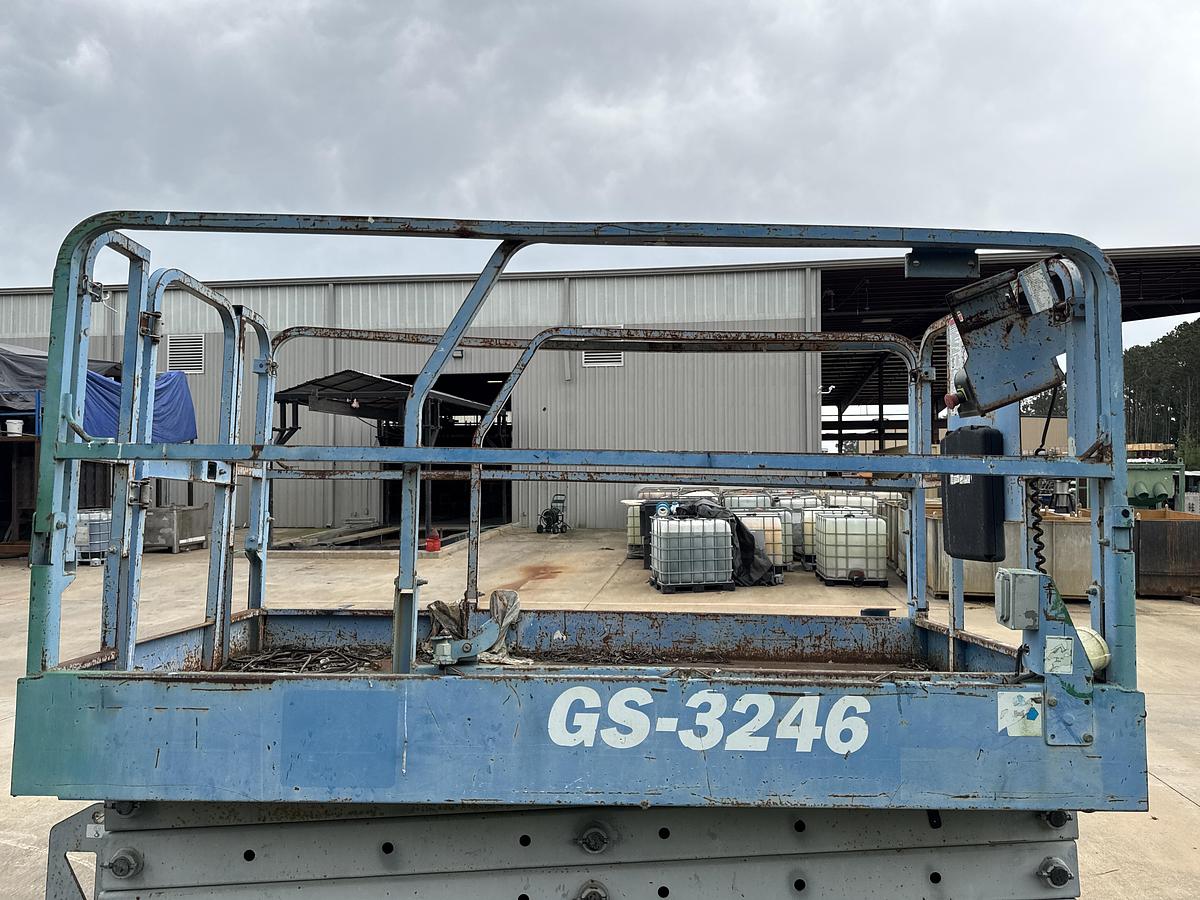 Used 2000 Genie Industries GS-3246