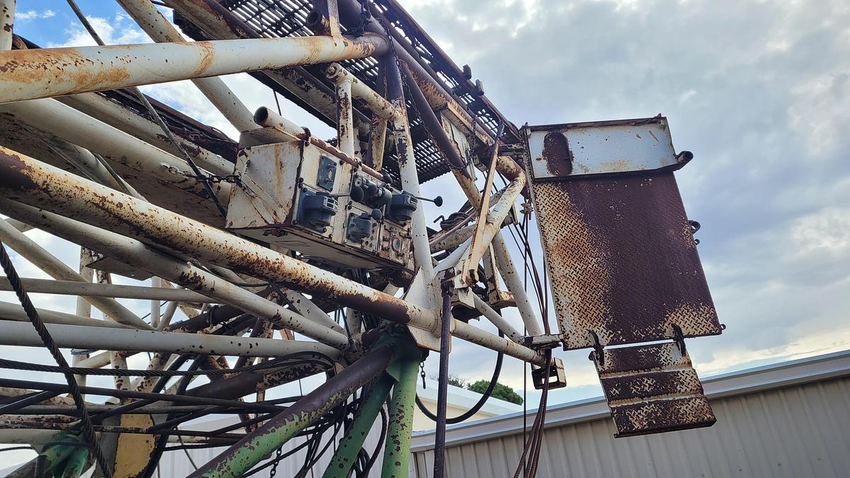 Used 1980 Franks 300 Workover Rig