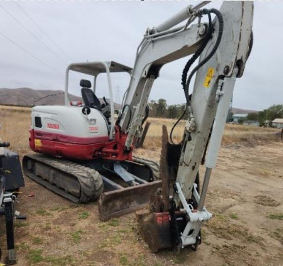 Used TAKEUCHI TB260 MINI EXCAVATOR