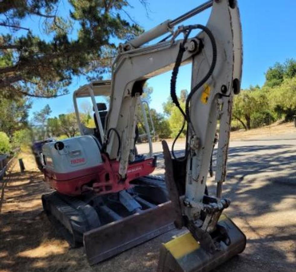 Used TAKEUCHI TB260 MINI EXCAVATOR