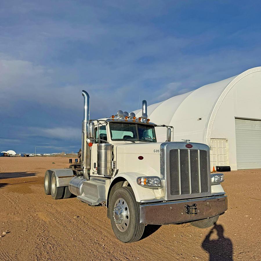 Used 2023 Peterbilt 389 Day Cab Truck