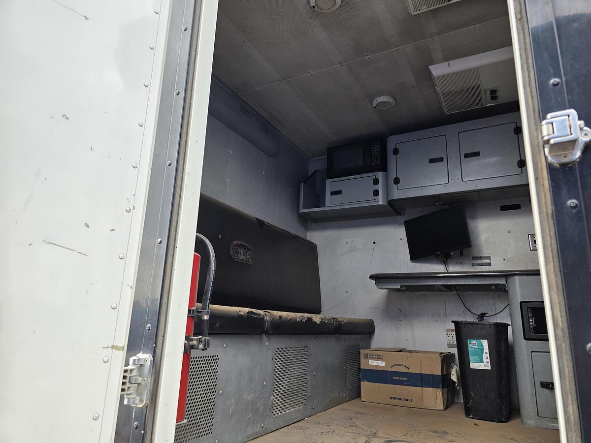 Used 2010 Peterbilt 340 Wireline Truck