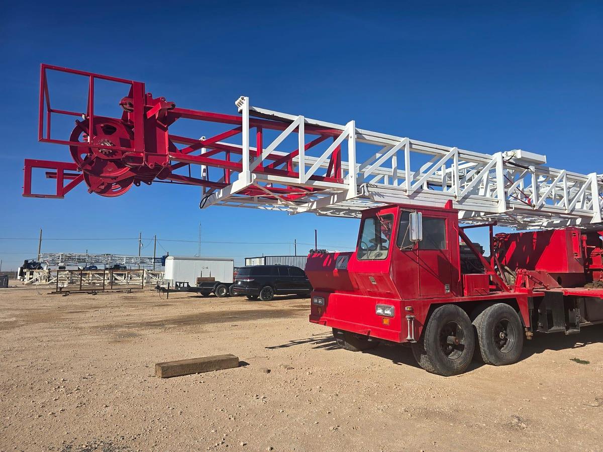 Used 2005 Crown 600 Workover Rig