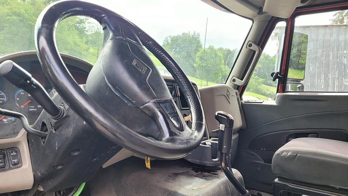 Used 2011 VOLVO Water Truck