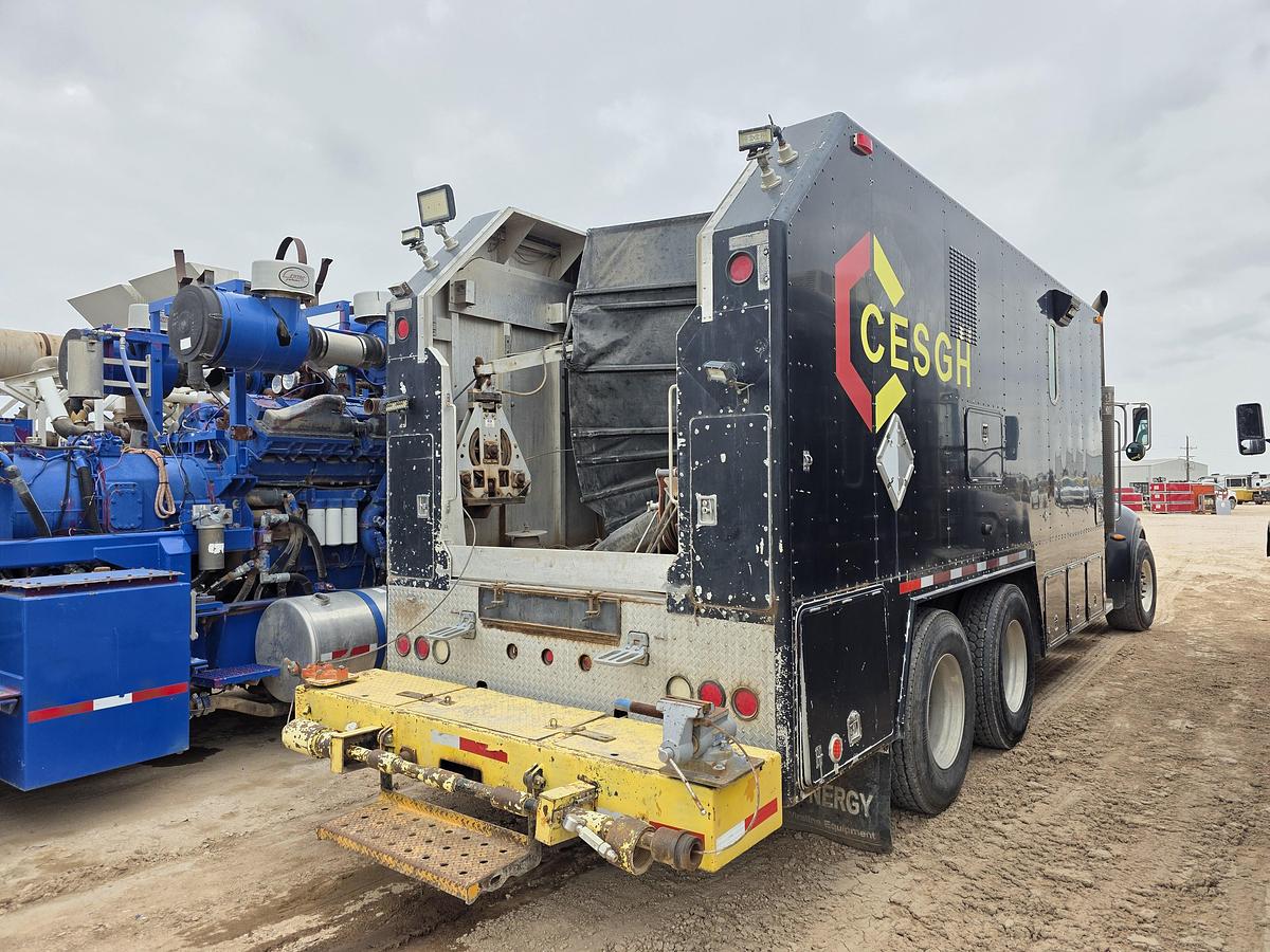 Used 2010 Peterbilt 340 Wireline Truck