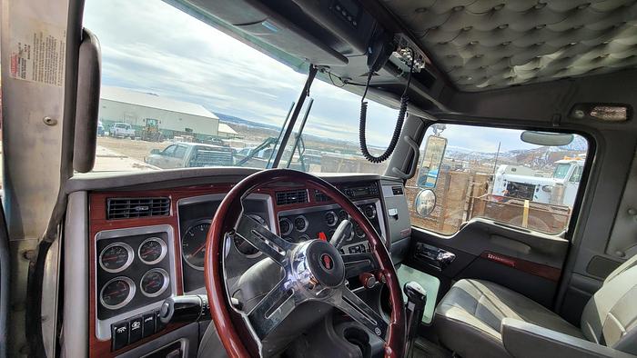 Used 2005 Kenworth T800B Winch Truck