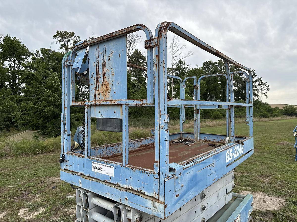 Used 2000 Genie Industries GS-3246