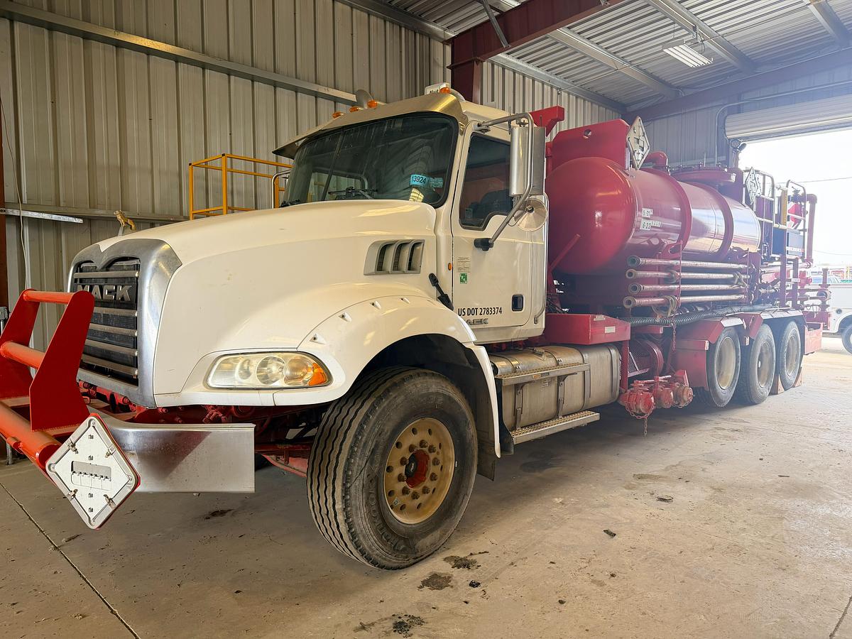 Used 2013 Mack Granite GU813 Pumper