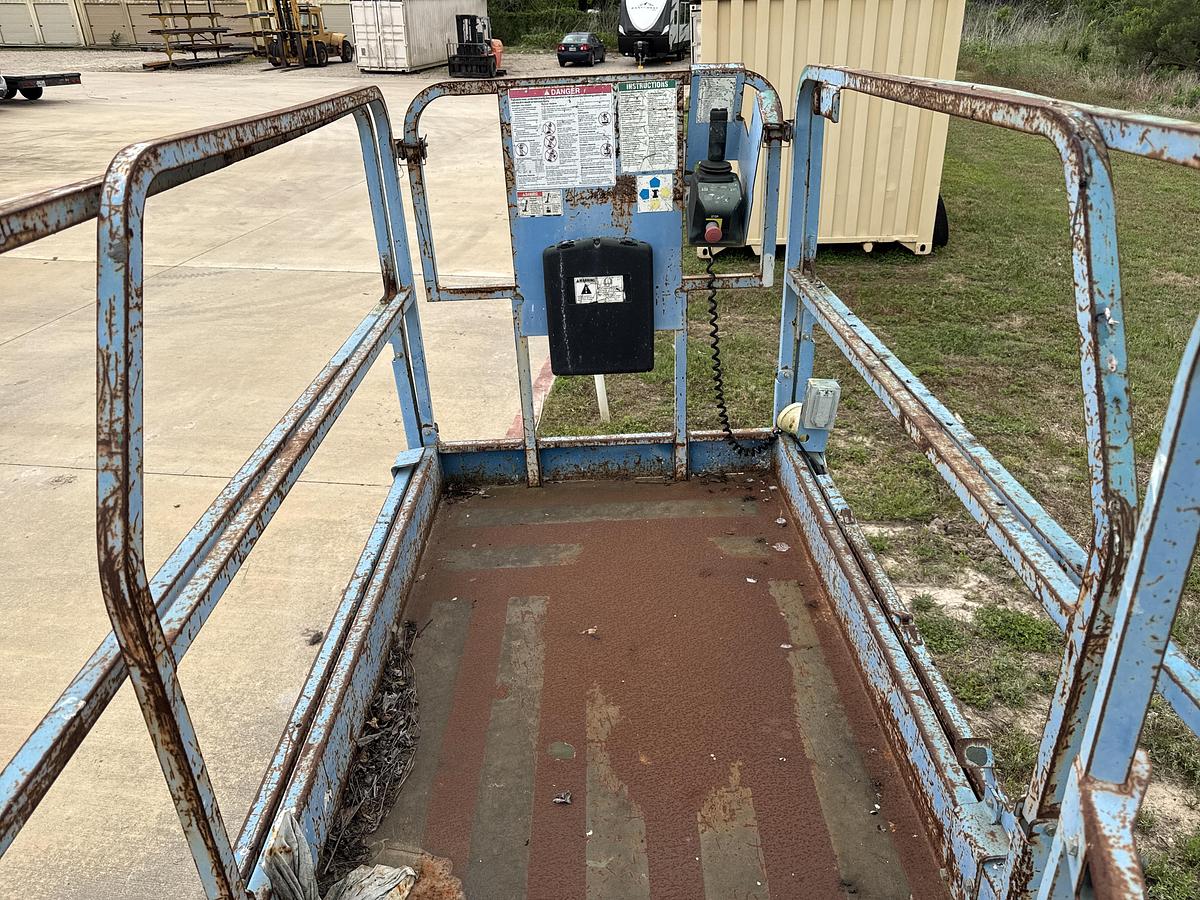 Used 2000 Genie Industries GS-3246