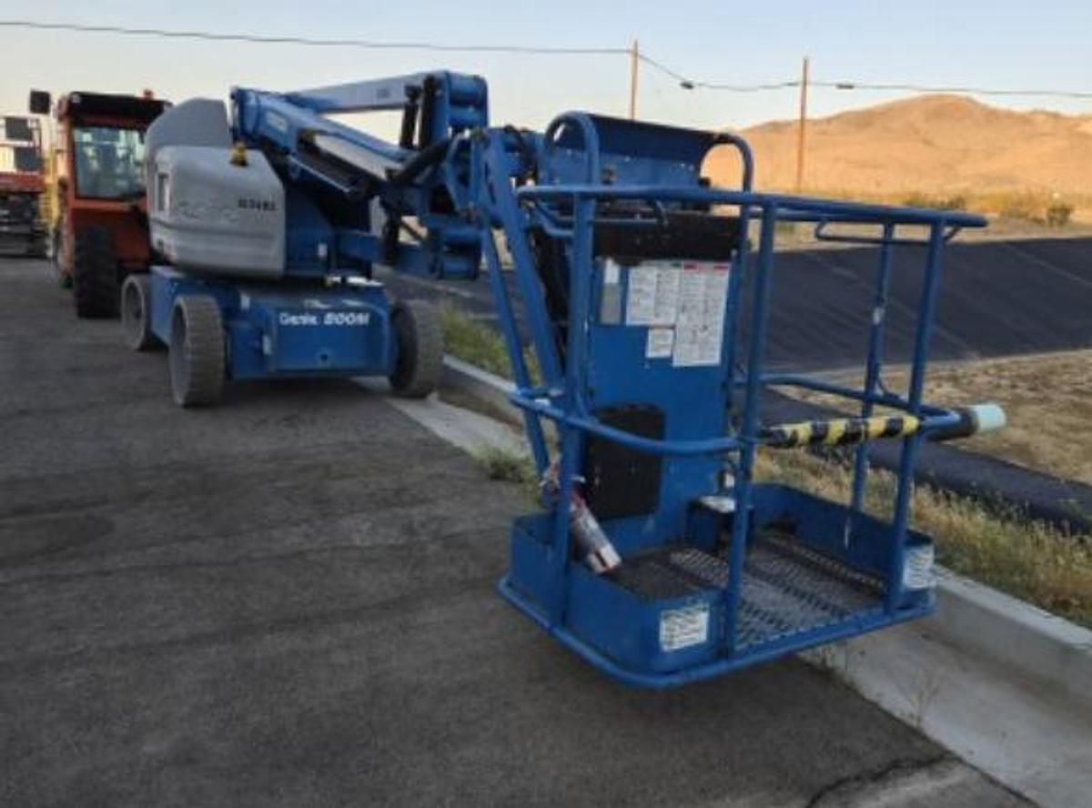 Used 2016 Genie 40ft Articulating Electric boom