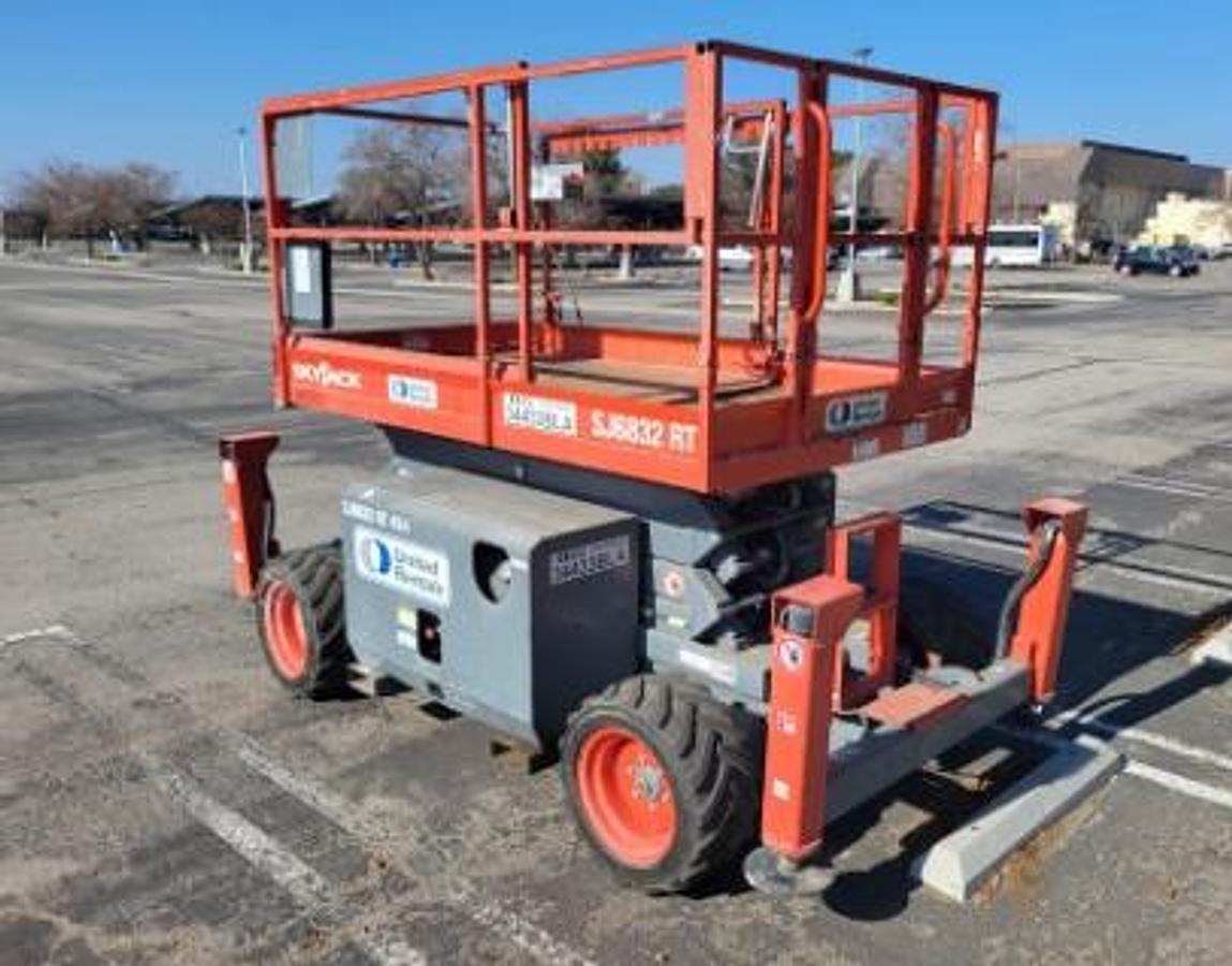 Used Skyjack 32'68" Rough Terrain Scissor Lift