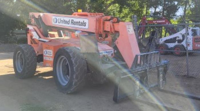 Used Reach lift 10,000Lbs Skytrack