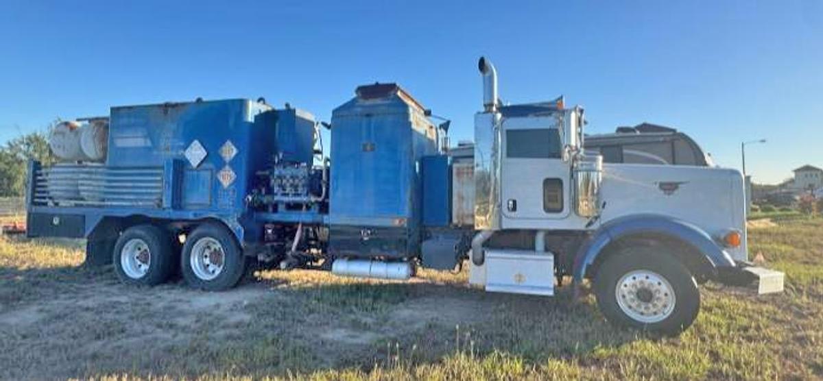 Refurbished 2005 Chandler Hot Oiler Truck