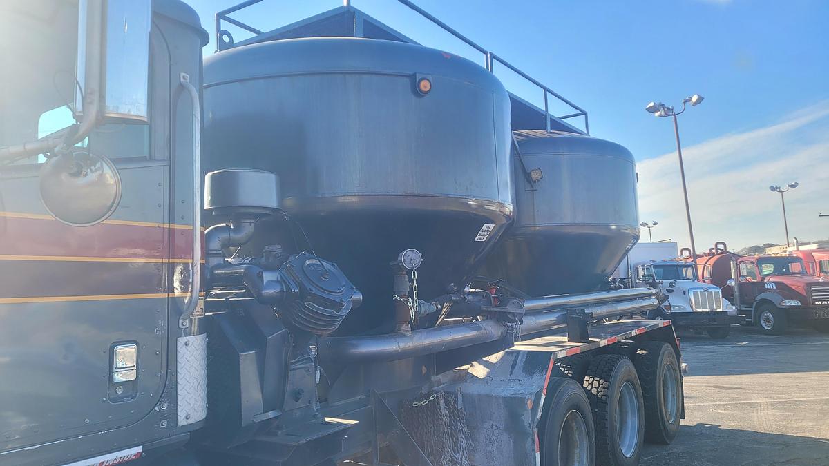 Used 2004 International Paystary Bulk Truck