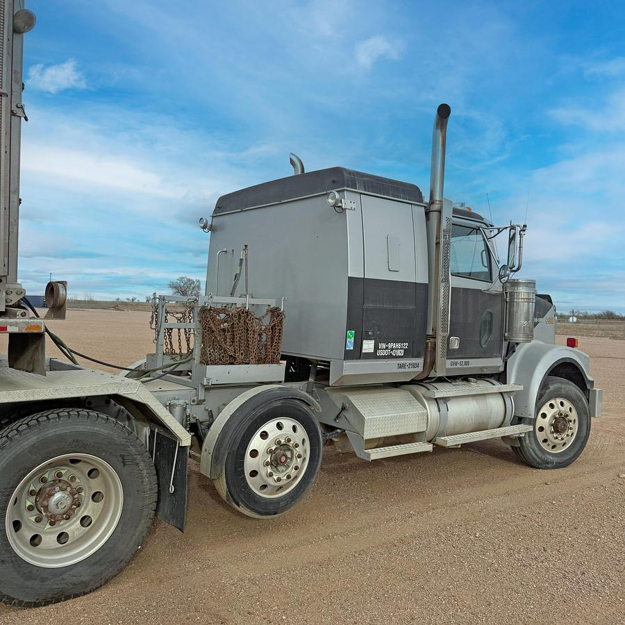 Used 2009 Western Star 4900 Sleeper Truck