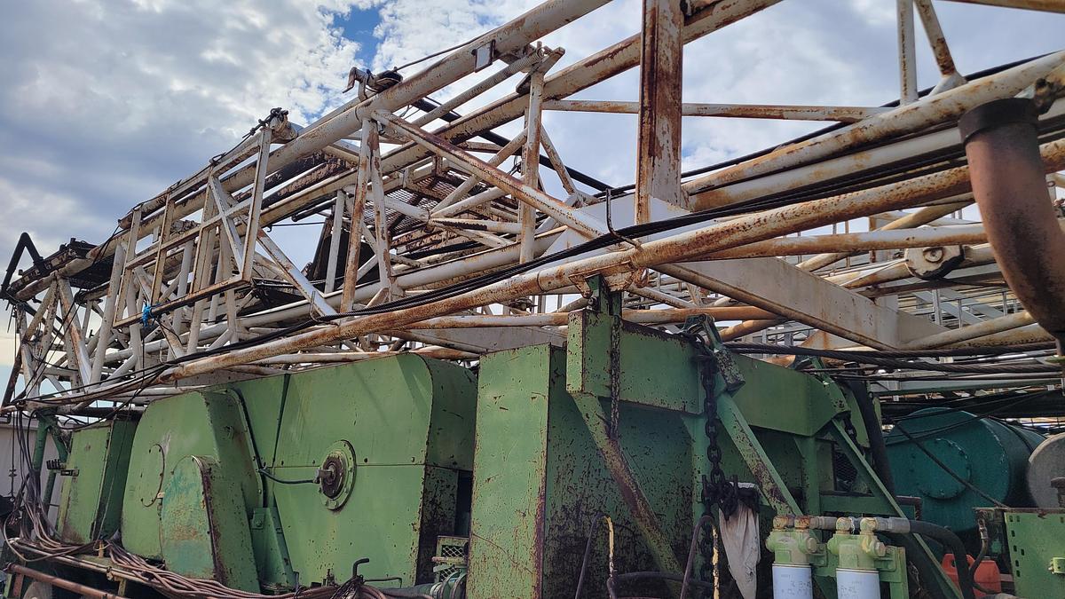 Used 1980 Franks 300 Workover Rig