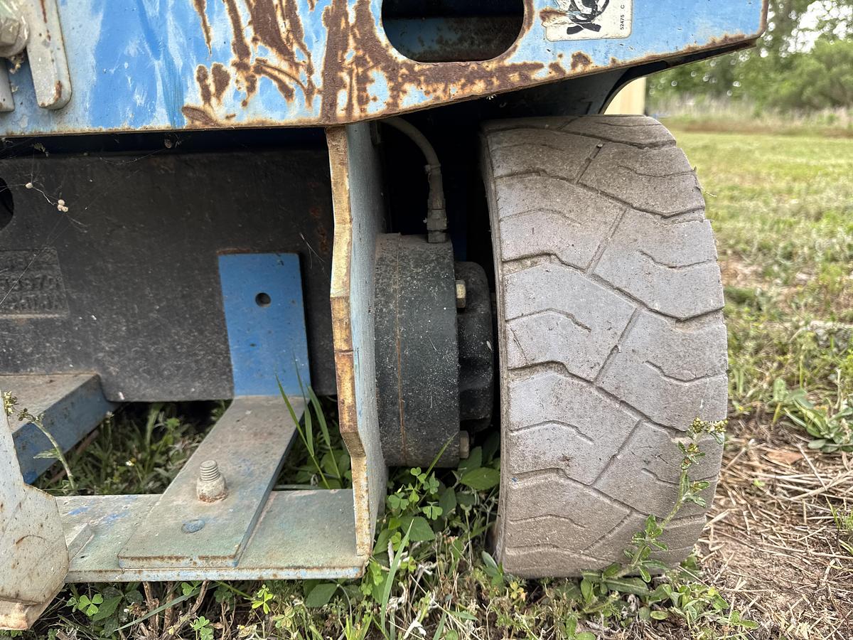 Used 2000 Genie Industries GS-3246