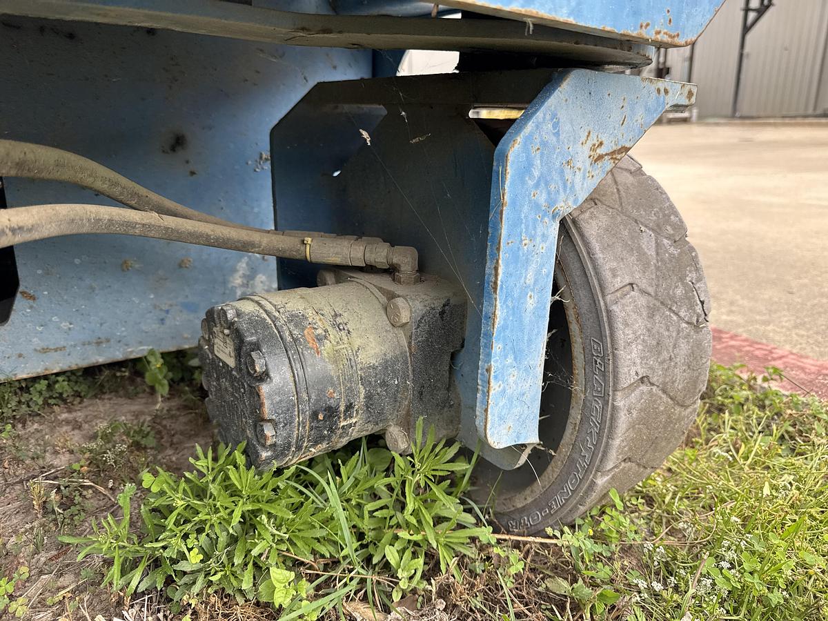 Used 2000 Genie Industries GS-3246