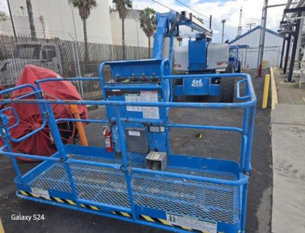 Used 2013 Genie Z-80/60 80' Articulating Boom Lift