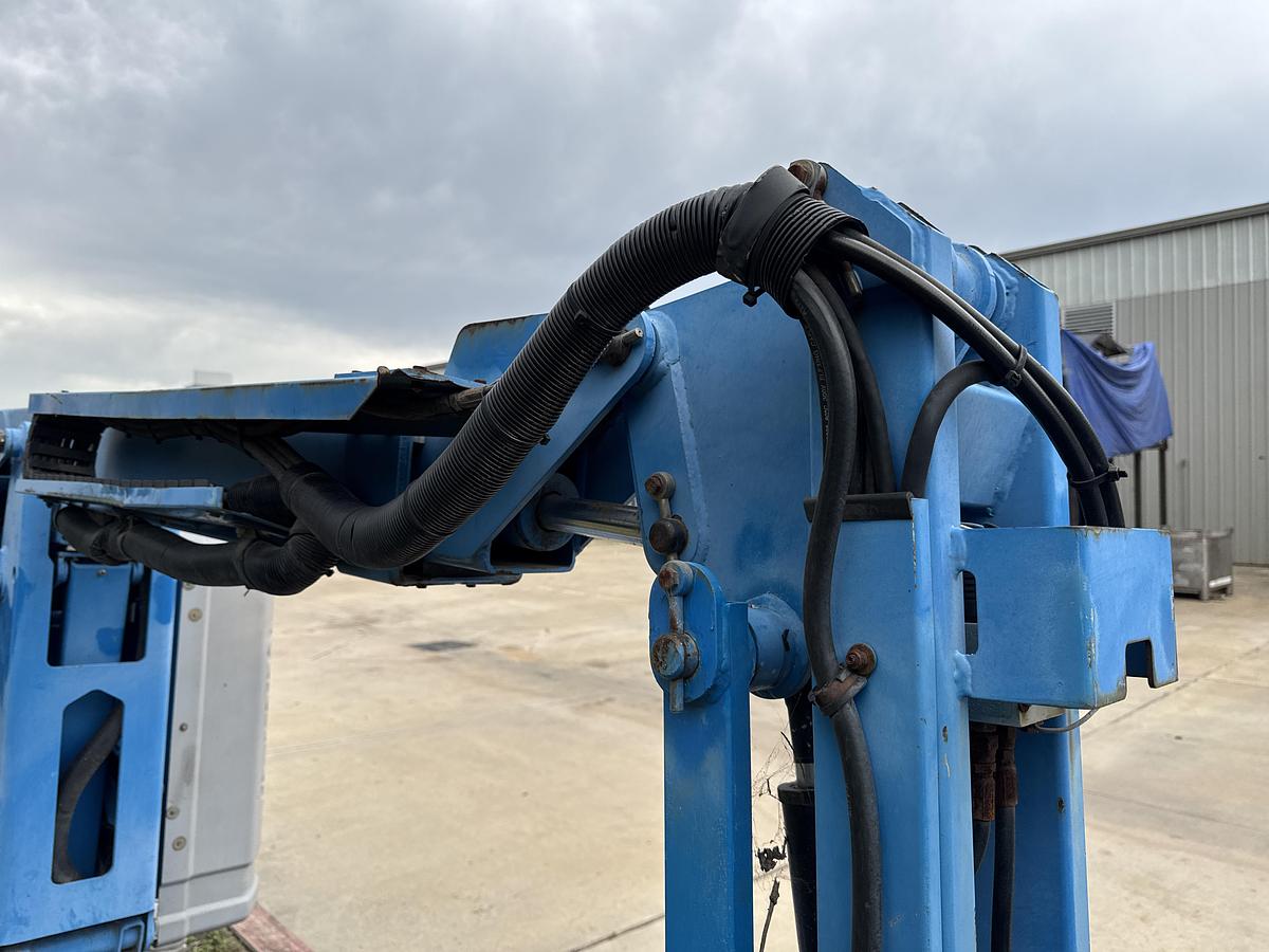 Used 2000 Genie Industries Z-30/20N