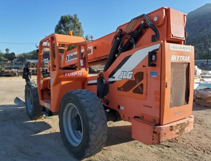 Used Reach lift 10,000Lbs Skytrak