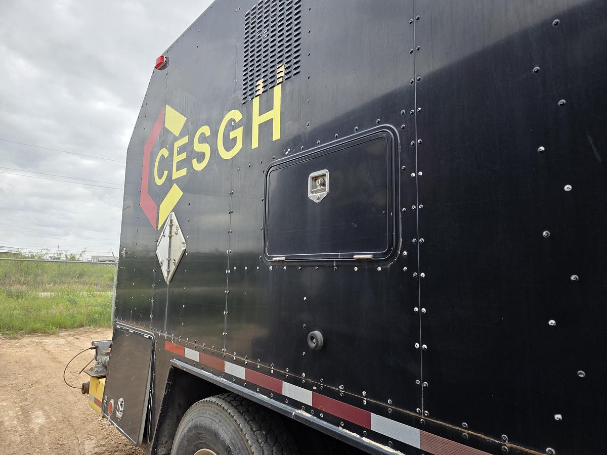 Used 2010 Peterbilt 340 Wireline Truck