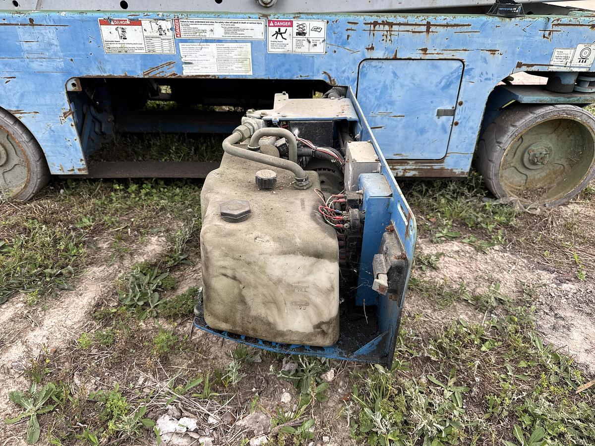 Used 2000 Genie Industries GS-3246