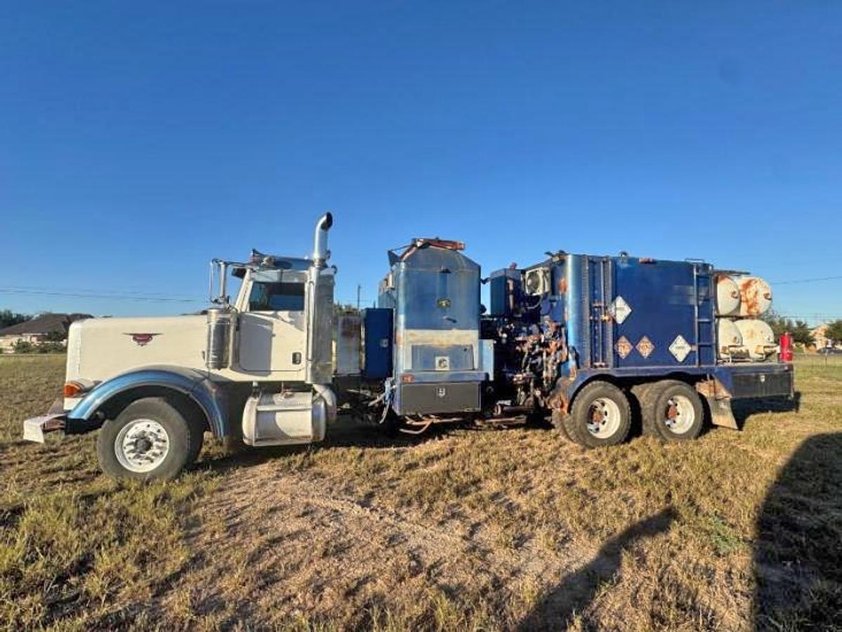 Refurbished 2005 Chandler Hot Oiler Truck