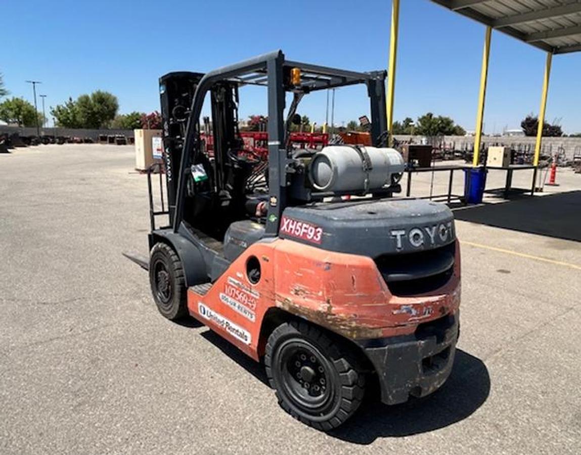 Used Toyota 8,000 Lbs warehouse forklift