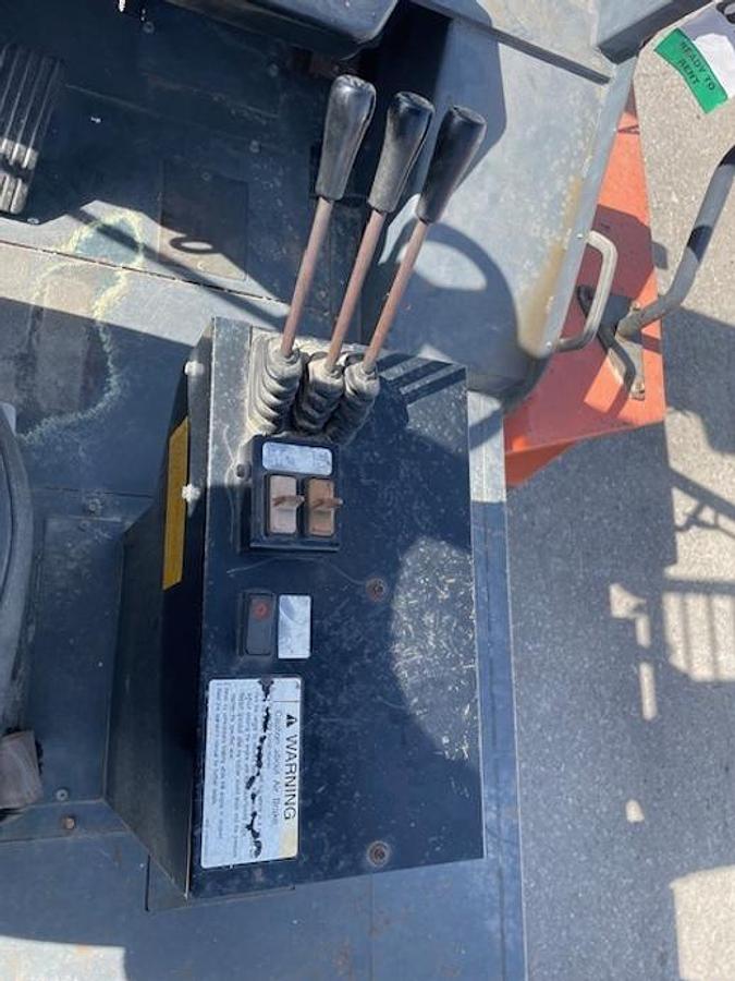 Used Toyota 35,000 Lb forklift