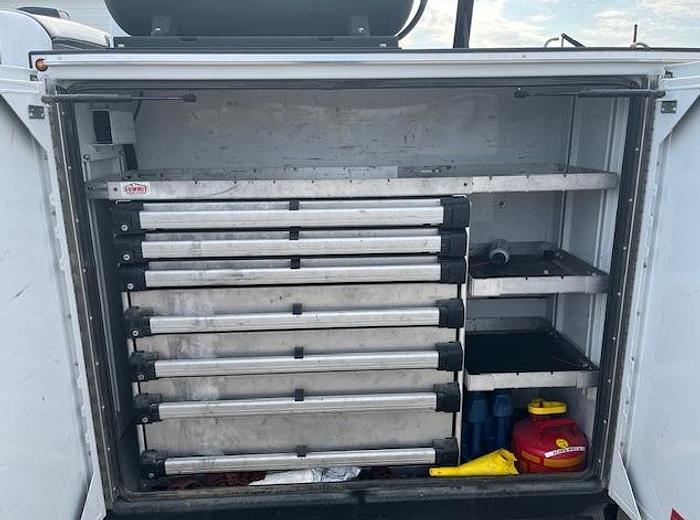 Used Ford F-550 service truck