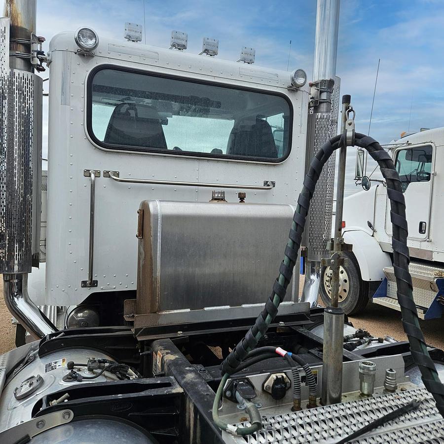 Used 2023 Peterbilt 389 Day Cab Truck