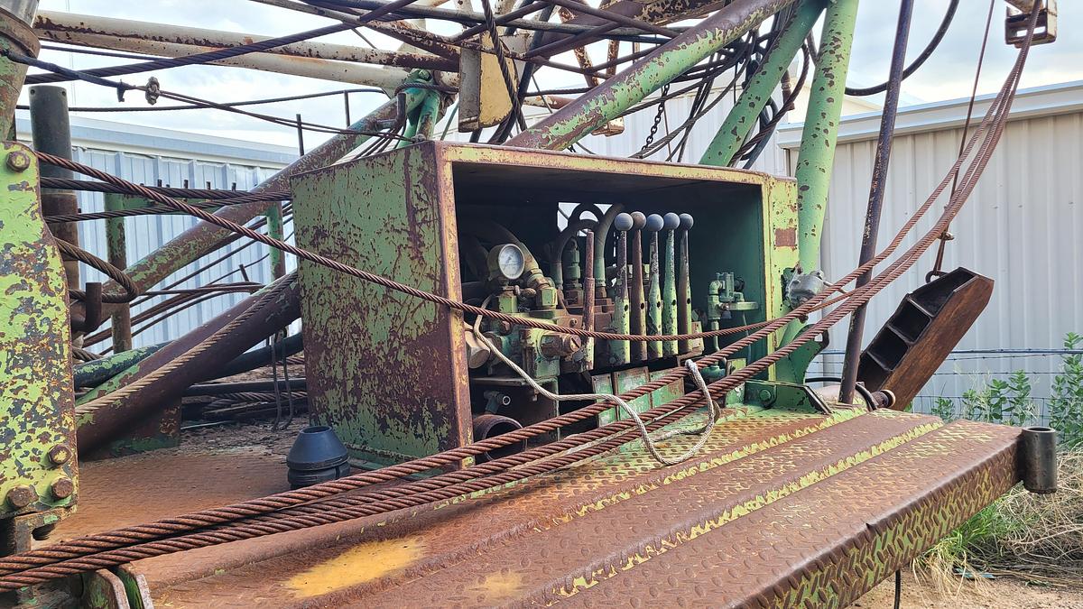 Used 1980 Franks 300 Workover Rig