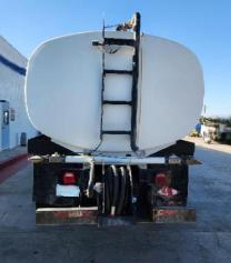 Used 2019 Freightliner 4,000 Gallon water truck 